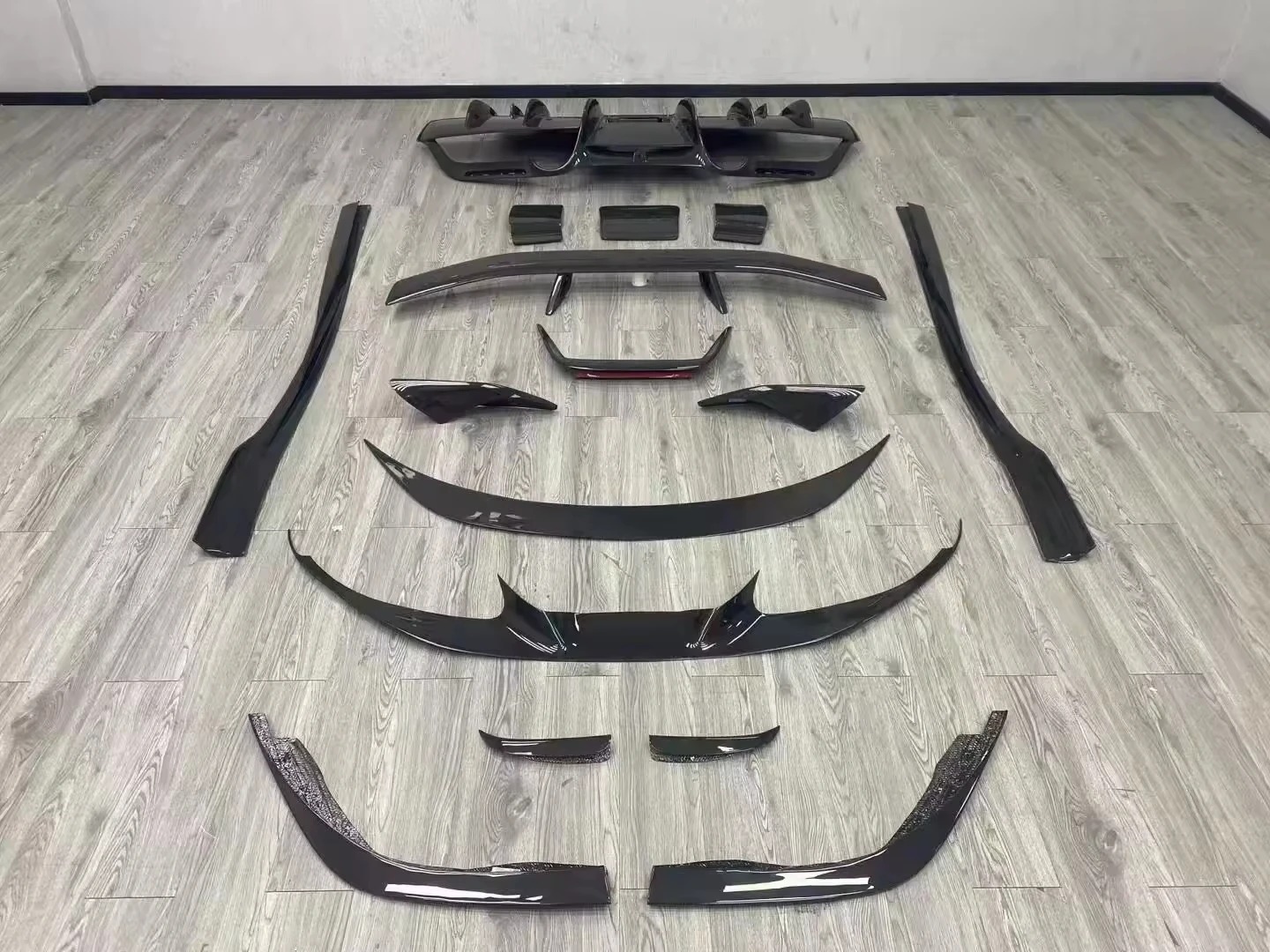 Novitc Style New Carbon Fiber Body Kit for F8 Front Lip Rear Diffuser Spoiler Upgrade